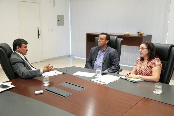 Wellington Dias autoriza concurso para professor efetivo da Uespi