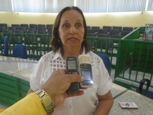 Professora L&eacute;a Almeida(Imagem:FlorianoNews)