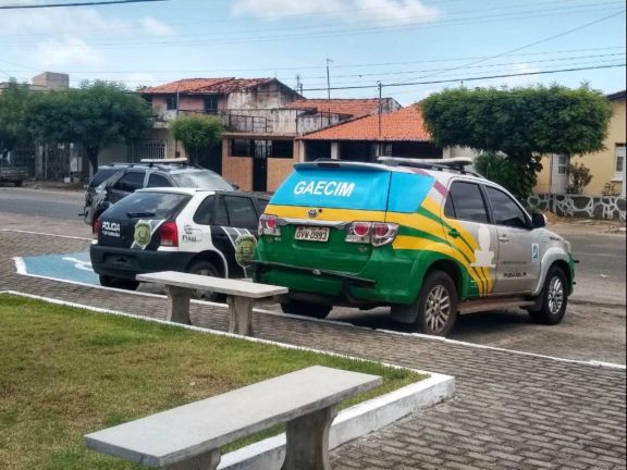Homem é preso após agredir mulher por causa de benefício de R$ 600