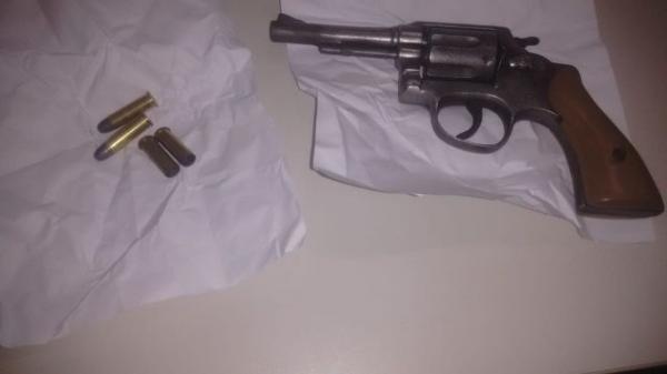 Arma de fogo apreendida no local do crime.(Imagem:Divulga&ccedil;&atilde;o)