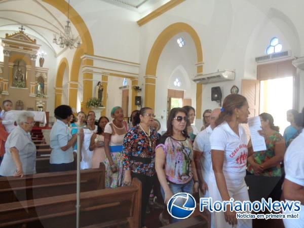 Fi&eacute;is participaram da Prociss&atilde;o do Senhor Ressuscitado em Floriano.(Imagem:FlorianoNews)