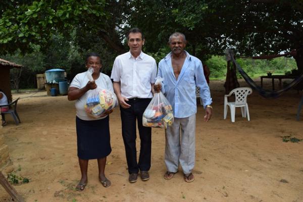 Gesto Solid&aacute;rio marca S&aacute;bado de Aleluia.(Imagem:Waldemir Miranda)