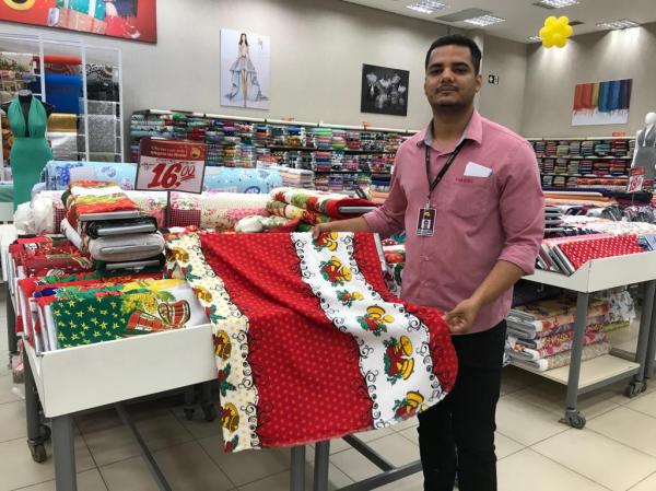 Ramires, chefe do setor de tecidos do Armaz&eacute;m Para&iacute;ba(Imagem:FlorianoNews)