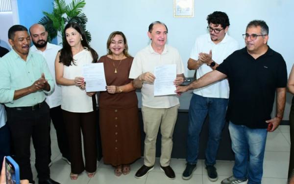 Assinadas ordens de servi&ccedil;os para obras nas &aacute;reas da Educa&ccedil;&atilde;o e Infraestrutura em Floriano.(Imagem:Secom)
