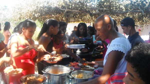 Localidade Capuama promoveu almo&ccedil;o em homenagem as m&atilde;es.(Imagem:FlorianoNews)
