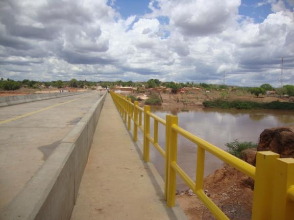 Passarela da nova ponte de acesso do municipio de Arraial(Imagem:reda&ccedil;&atilde;o)