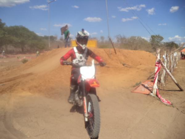 Velocidade e muita adrenalina no 2&deg; Motocross de Nazar&eacute; do Piau&iacute;.(Imagem:FlorianoNews)