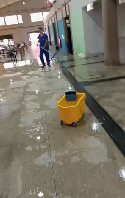 Equipe realiza limpeza geral no Mercado Público Municipal de Floriano