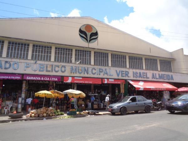 Comércio de Floriano fecha na sexta e só reabre na segunda