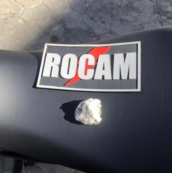 Polícia Militar de Floriano apreende drogas e moto sem placa em abordagem