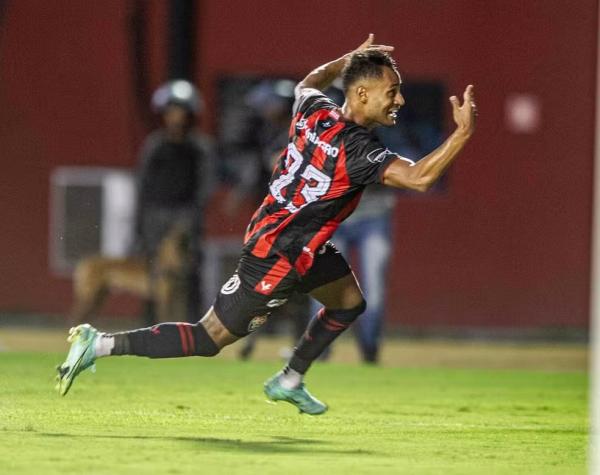 Mateus Gon&ccedil;alves comemora Vit&oacute;ria x Bahia.(Imagem:Jhony Pinho/AGIF)