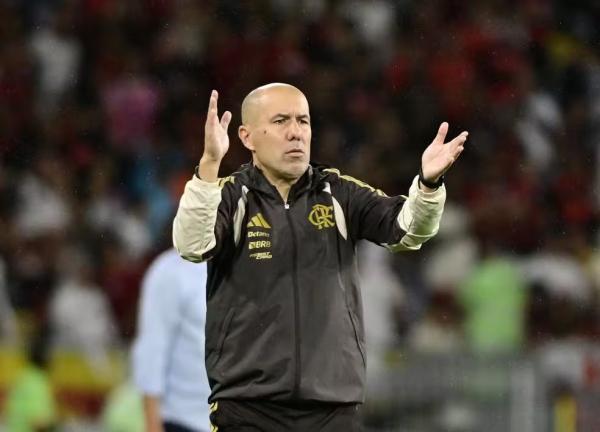 Jardim vê evolução após vitória e comenta reencontro com Cruzeiro: "No campo, sou 200% Flamengo"
