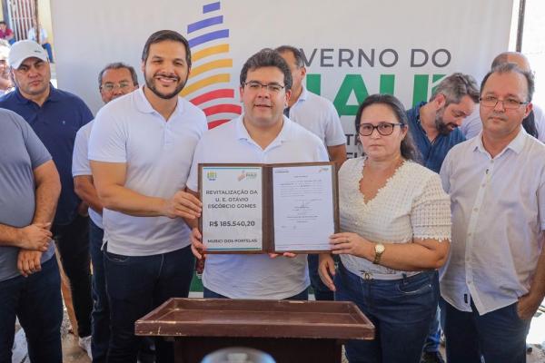 Governador e secretário da Educação assinam ordem de serviço para construção e reforma de escolas