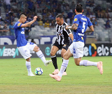 Ceará bate Cruzeiro e sai da zona de rebaixamento