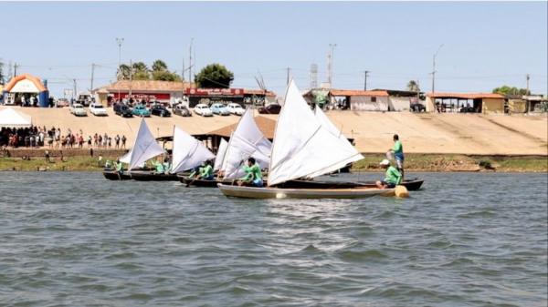 Regata de Canoas movimenta o domingo na beira-rio com apoio da Prefeitura de Floriano(Imagem:Secom)