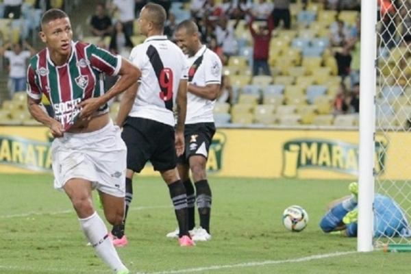 Flu faz três no segundo tempo, vence o Vasco e avança à final