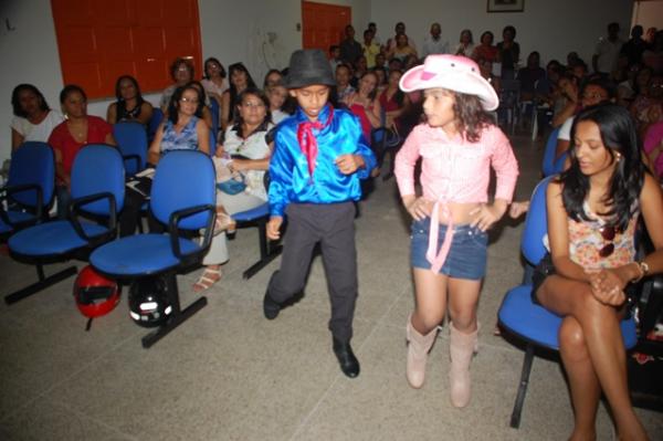 Professores recebem certificado do Curso de Extens&atilde;o em Educa&ccedil;&atilde;o Integrada.(Imagem:Waldemir Miranda)