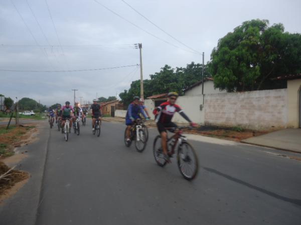 Ciclistas realizam trajeto de 75 km entre Floriano e S&atilde;o Francisco do Maranh&atilde;o.(Imagem:FlorianoNews)