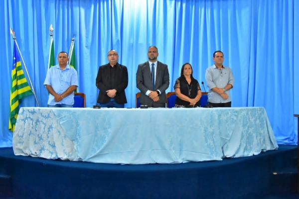 Câmara de Floriano homenageia Professores e Servidores Públicos em sessão solene