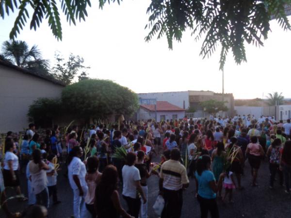 Domingo de Ramos é celebrado com procissões e missas em Floriano