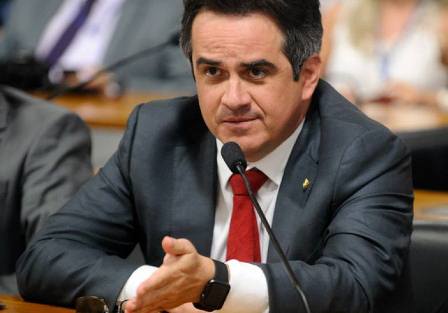 Ciro Nogueira diz que ser filho de Bolsonaro não influenciará voto