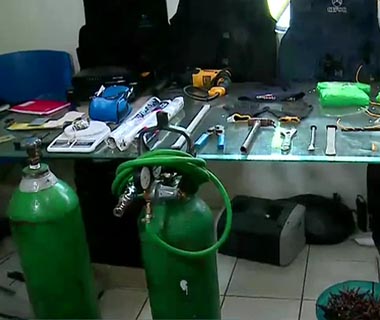 PM prende duas mulheres e explosivos utilizados em assalto de Miguel Alves