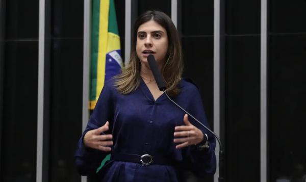 Deputada acusada de agredir Nikolas não entra em lista de denunciados