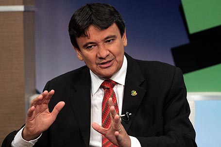 Dilma dá R$ 4,5 bilhões e autoriza negociação do pré-sal, diz Wellington