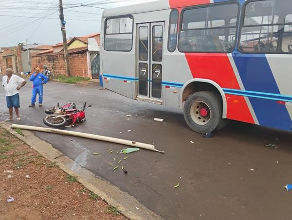 Homem morre em colisão entre moto e ônibus em Baixa Grande do Ribeiro