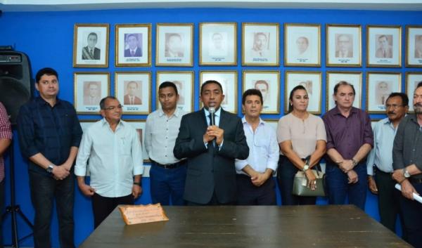 Prefeito de Floriano anuncia mudanças em quatro secretarias
