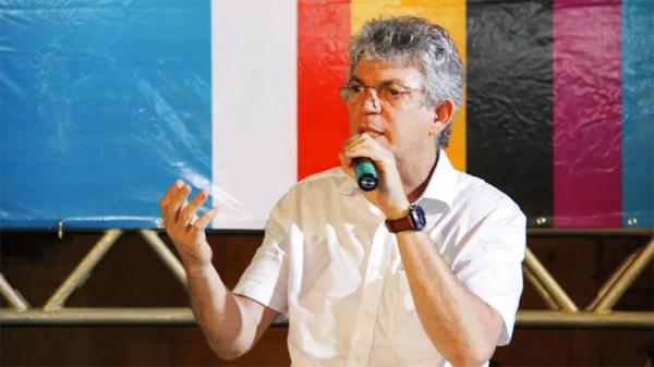 PF busca ex-governador e mais 16 por desvio de R$ 134 mi da saúde da Paraíba