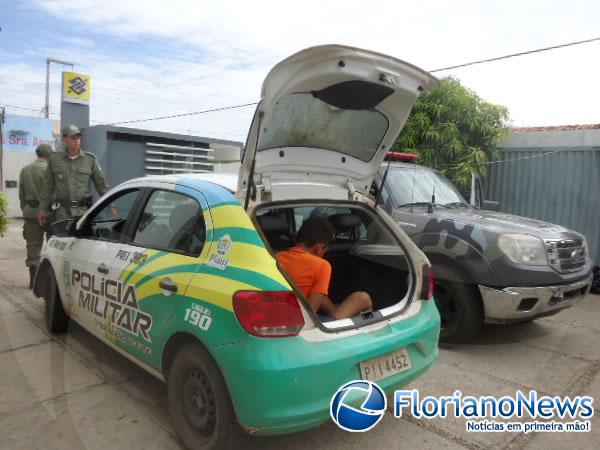 Menor apreendido pela pol&iacute;cia.(Imagem:FlorianoNews)