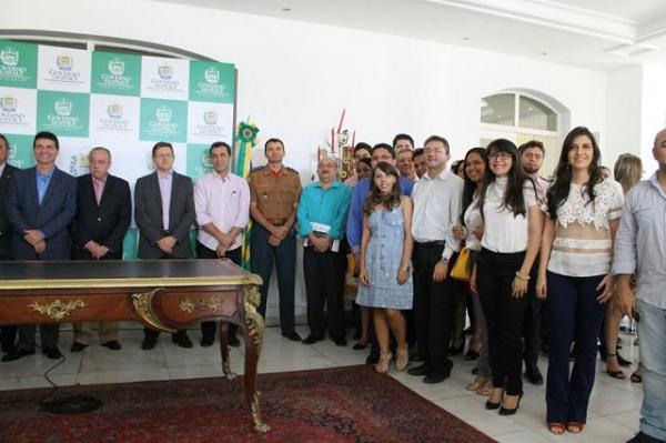 Prefeito Gilberto J&uacute;nior participa da posse dos novos concursados da Sesapi.(Imagem:Secom)