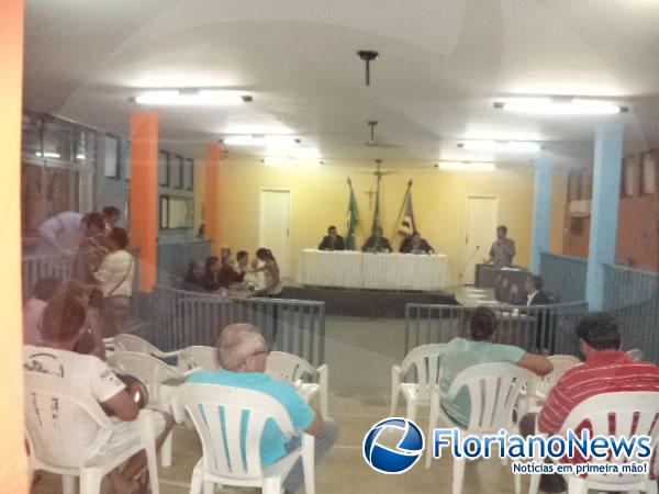 Sess&atilde;o na C&acirc;mara de Bar&atilde;o de Graja&uacute; discute Lei Or&ccedil;ament&aacute;ria para pagar os &ocirc;nibus .(Imagem:FlorianoNews)