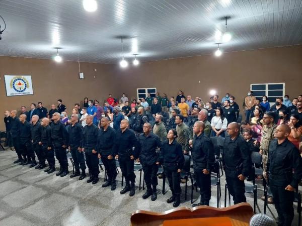 Jovem de 26 anos é primeira mulher do Piauí a concluir Curso de Operações Policiais