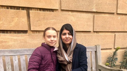Greta Thunberg e Malala Yousafzai se encontram na universidade de Oxford