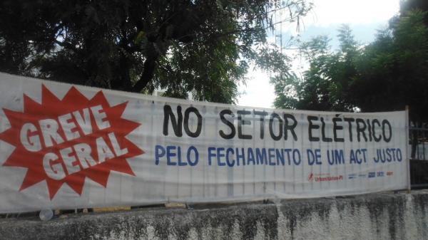 Trabalhadores da Eletrobrás decidem em assembleia suspender greve
