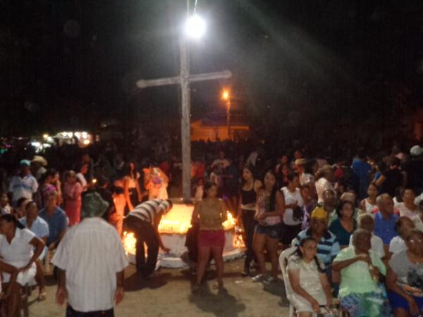 Fieis acompanham encerramento dos festejos de Nossa Senhora de Nazar&eacute;.(Imagem:FlorianoNews)