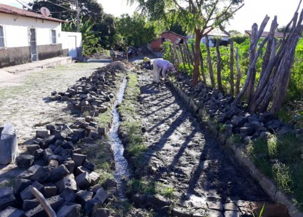 Infraestrutura repara calçamento em ruas de Floriano