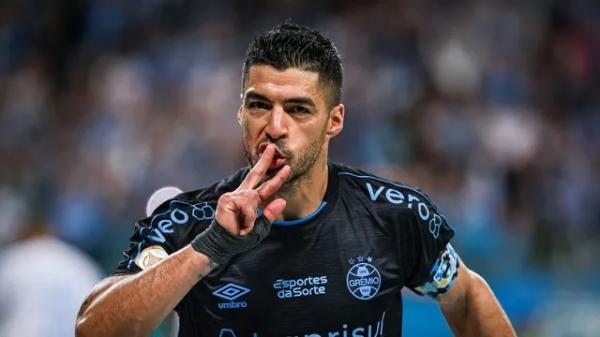 Suárez decide, Grêmio derrota o Bahia na Arena e engata quarta vitória seguida no Brasileiro