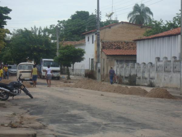 Rua Raimundo Castro, limpeza das chuvas(Imagem:reda&ccedil;&atilde;o)