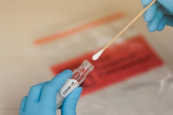 Brasil registra 143 mortes por Covid e mais de 13 mil casos