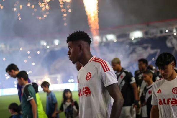 Flamengo se acerta com o Inter e fica perto de contratar o zagueiro Vitão