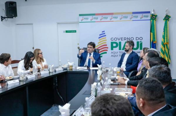 Rafael Fonteles recebe mais prefeitos para discutir ações prioritárias para os municípios