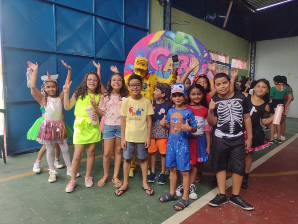 Escola Pequeno Príncipe celebra o Carnaval com "Arrastão e Baile Príncipe Folia"