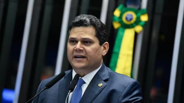 Aliados dizem a Motta que não cabe pautar anistia para barrar tarifaço