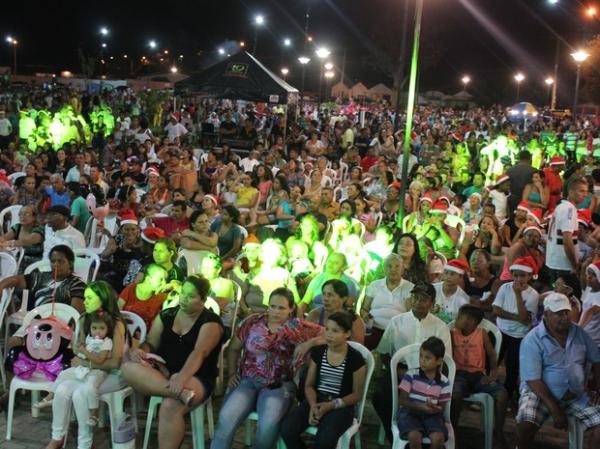 Centenas de pessoas acompanharam a festa de lan&ccedil;amento. (Imagem:Ellyo Teixeira/G1)