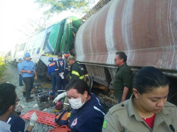 Acidende entre metr&ocirc; e trem na Zona Sul de Teresina.(Imagem:Magno Bomfim/TV Clube)
