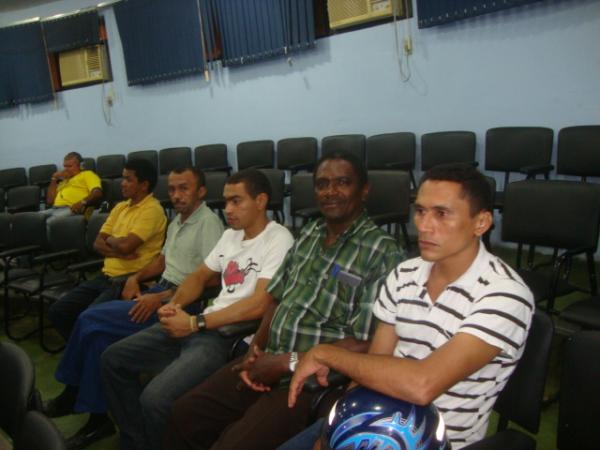 M&uacute;sicos da banda do municipio de Floriano durante sess&atilde;o na C&acirc;mara Municipal de Floriano(Imagem:reda&ccedil;&atilde;o)