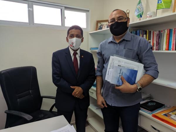 Secretário de Educação de Floriano participa de audiência com Ministério Público